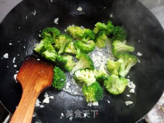 蒜茸西兰花的做法步骤：7