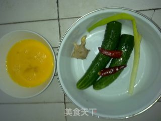 黄瓜炒鸡蛋的做法步骤：2