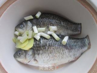 木瓜枸杞鲫鱼汤的做法步骤：4