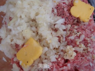 百搭的～土豆大肉饼的做法步骤：3