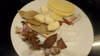 五花肉不寂寞--【笋干红烧肉】的做法步骤：4