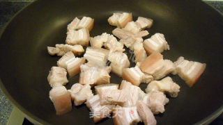 五花肉不寂寞--【笋干红烧肉】的做法步骤：5