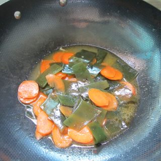 红萝卜焖海带的做法步骤：8