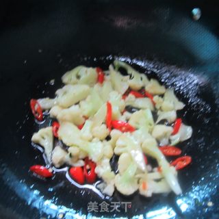 香肠炒菜花的做法步骤：6