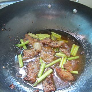 客家菜---香菜鱼香五花肉的做法步骤：7