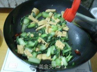 金秋小清新——青菜炒腐竹的做法步骤：7