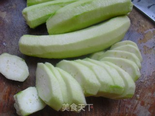 丝瓜炒蛋的做法步骤：2