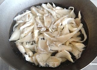 菠萝咕咾蘑菇的做法步骤：2
