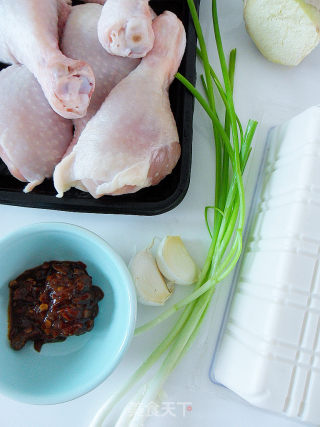 【麻辣鸡腿豆腐】的做法步骤：1