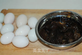 【沸腾你的美食梦想】【焖蛋】本帮三鲜汤的必备食材的做法步骤：1