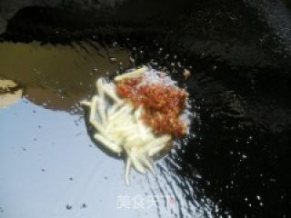 辣酱炒豆腐皮的做法步骤：4
