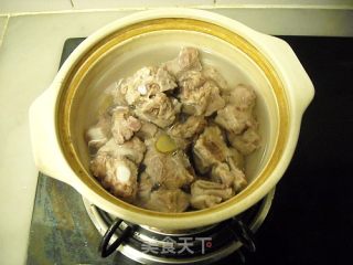金格勒酱排骨焖苦瓜的做法步骤：6