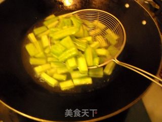 金格勒酱排骨焖苦瓜的做法步骤：10