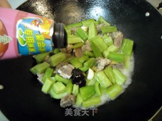 金格勒酱排骨焖苦瓜的做法步骤：16