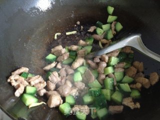 宫爆肉丁的做法步骤：7