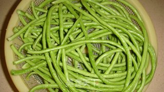 家乡味--捞豇豆-的做法步骤：1