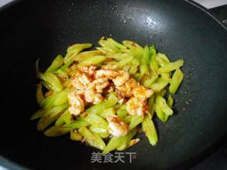 芹菜虾仁的做法步骤：8