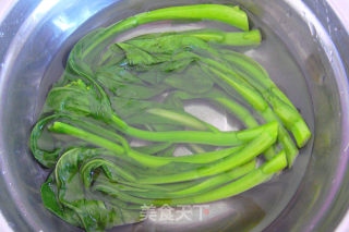 蟹味菇扒菜心的做法步骤：4