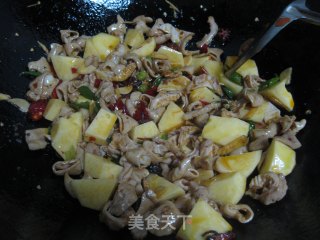 砂锅肥肠的做法步骤：2
