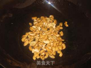 西兰花炒腰果的做法步骤：7