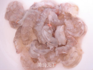 非常美味的一道菜——【番茄炒虾仁】的做法步骤：2