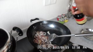 鱿鱼炒茼蒿的做法步骤：3