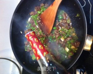 尖椒炒腊肠的做法步骤：9