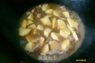 土豆鸡腿的做法步骤：3
