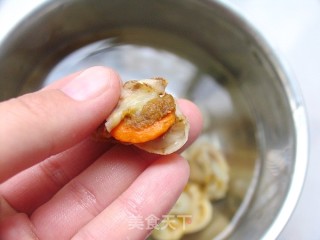教你蒸出细腻嫩滑的蛋羹——扇贝肉蛋羹的做法步骤：1