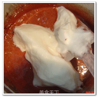 给蛋糕一抹漂亮的颜色----红曲戚风蛋糕卷的做法步骤：7