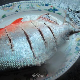 酸菜蒸鱼的做法步骤：1