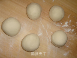 换着花样做馒头——【紫薯花形馒头】的做法步骤：4