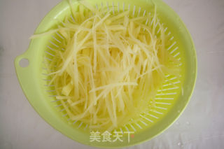 酸酸辣辣--泡椒土豆丝的做法步骤：4