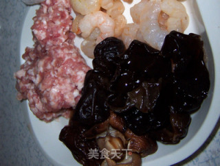 三鲜烧麦的做法步骤：1