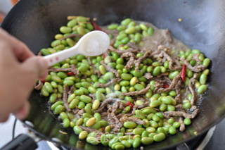 肉丝炒毛豆的做法步骤：9