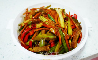 芹菜炒香干的做法步骤：6