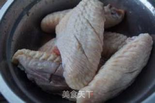 炸鸡翅的做法步骤：1