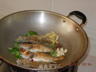 烧小鳜鱼的做法步骤：3