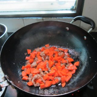 红萝卜炒肉的做法步骤：5