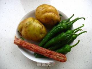 百吃不厌【腊辣土豆丝】的做法步骤：1