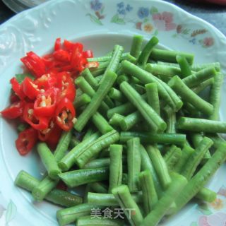 火腿烧豆角的做法步骤：1