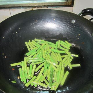 火腿烧豆角的做法步骤：5