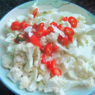 素炒菜花的做法步骤：2
