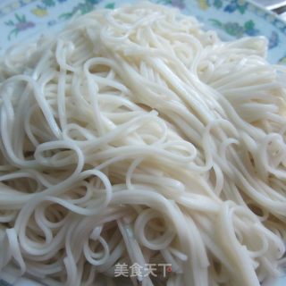 酸辣米虾面的做法步骤：3