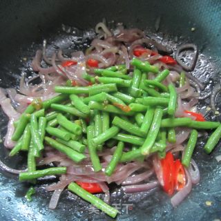 洋葱炒豆角的做法步骤：10