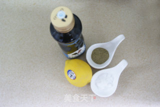 巧用平底锅炮制完美烤鱼的五要诀——孜然秋刀鱼的做法步骤：2