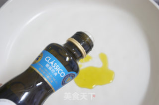 巧用平底锅炮制完美烤鱼的五要诀——孜然秋刀鱼的做法步骤：4