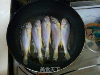 香煎梅鱼的做法步骤：3