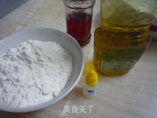 广式莲蓉蛋黄月饼的做法步骤：1