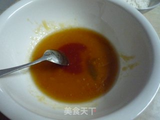 广式莲蓉蛋黄月饼的做法步骤：2